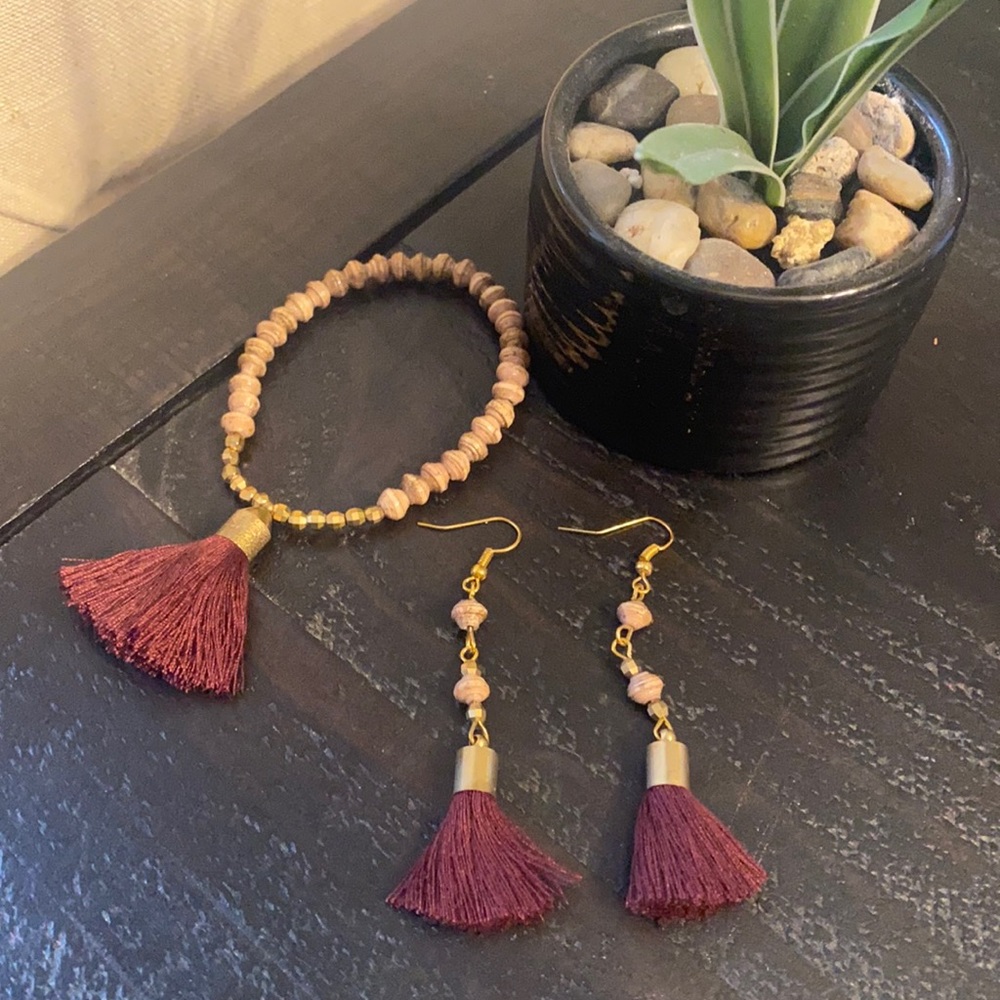 Beautiful shell like bracelet and matching earrings